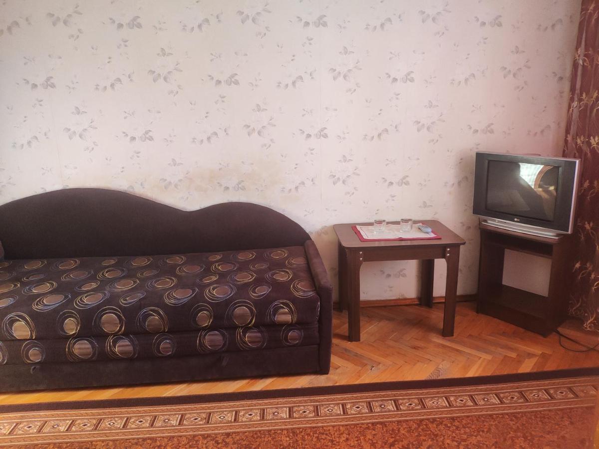 Комунальне Підприємство Готель Україна Zolotsjiv Eksteriør bilde